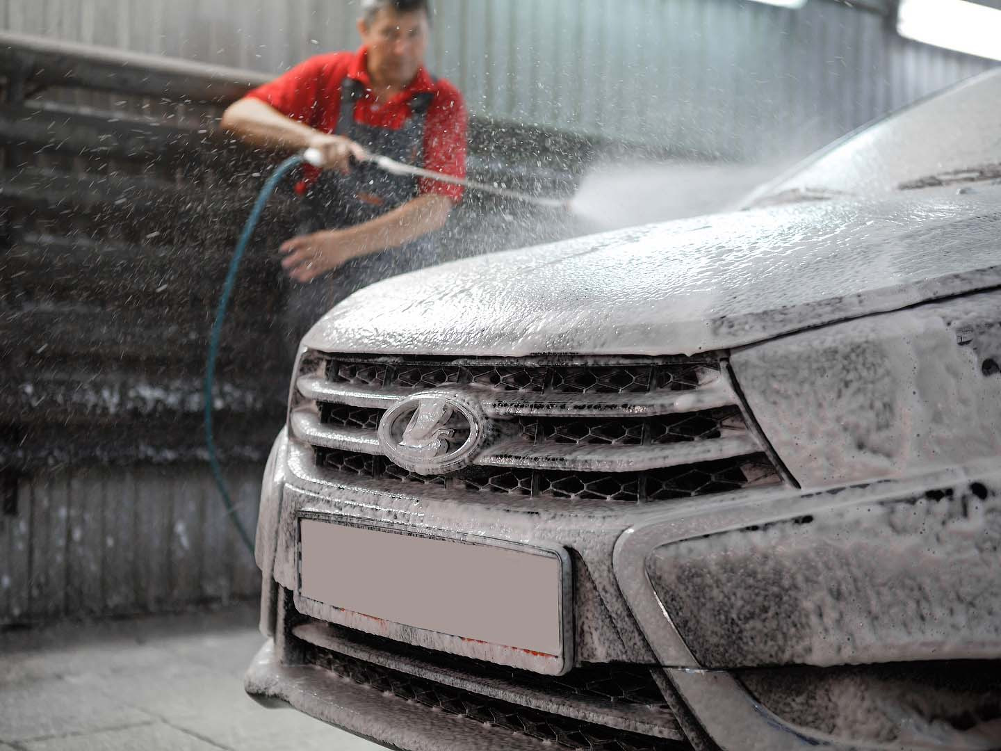 Вредная вода и хитрости «самомойки»: как правильно мыть автомобиль