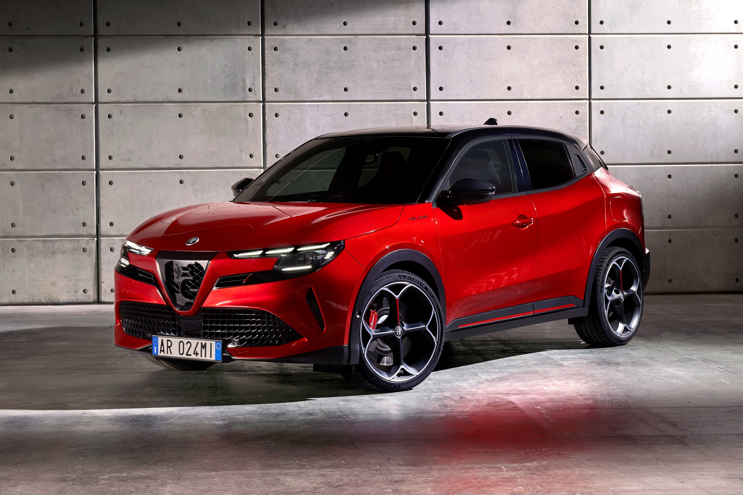 Alfa Romeo Milano: крутой дизайн, азартное шасси и полноприводная гибридная  версия Q4 - КОЛЕСА.ру – автомобильный журнал