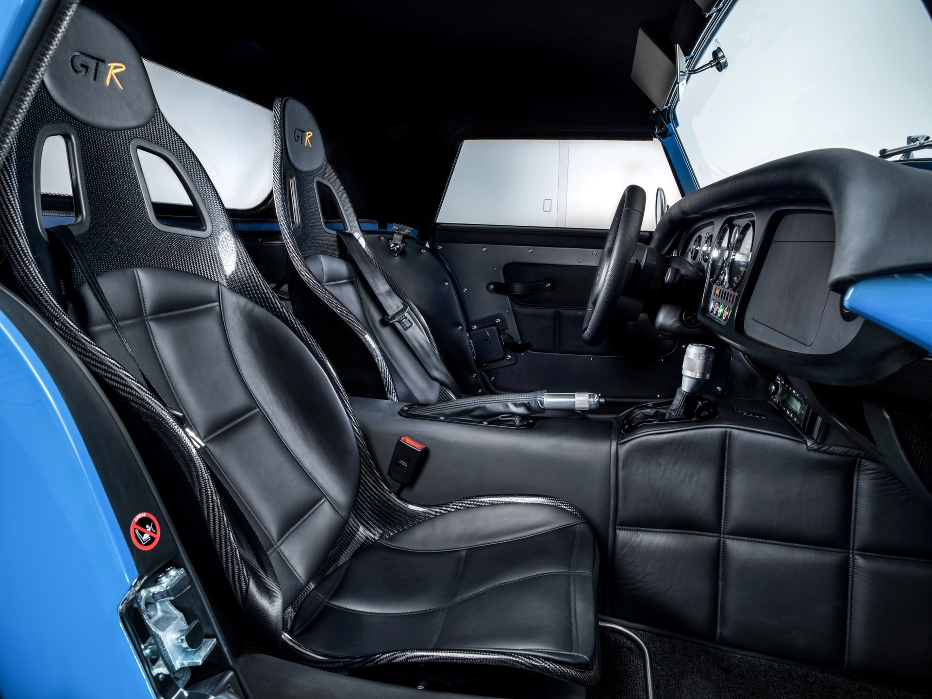 Morgan Plus 8 GTR официально: атмосферный V8 мощностью 380 л.с. и перекроенный кузов