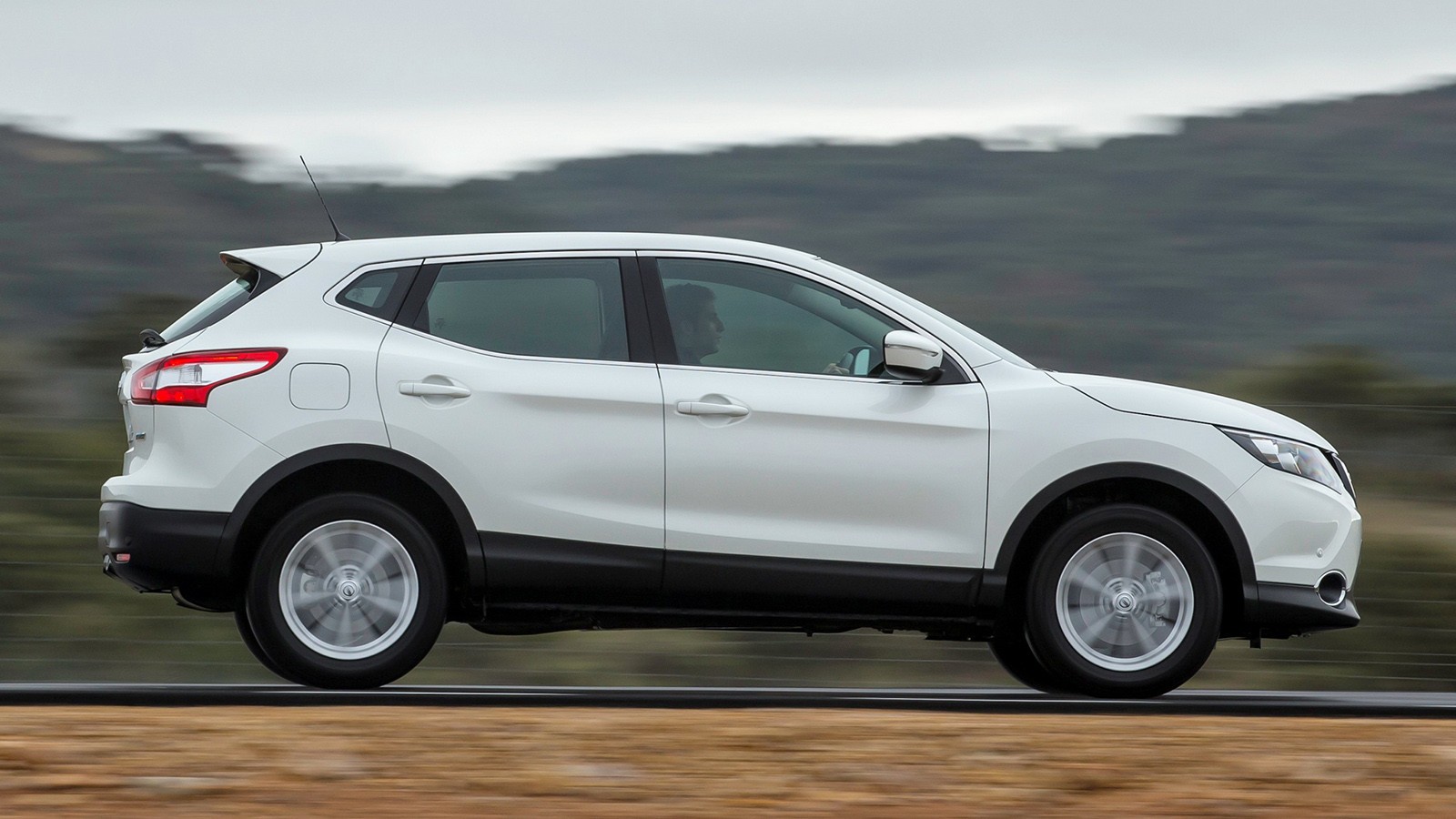 nissan_qashqai_39-1600x0-c-default