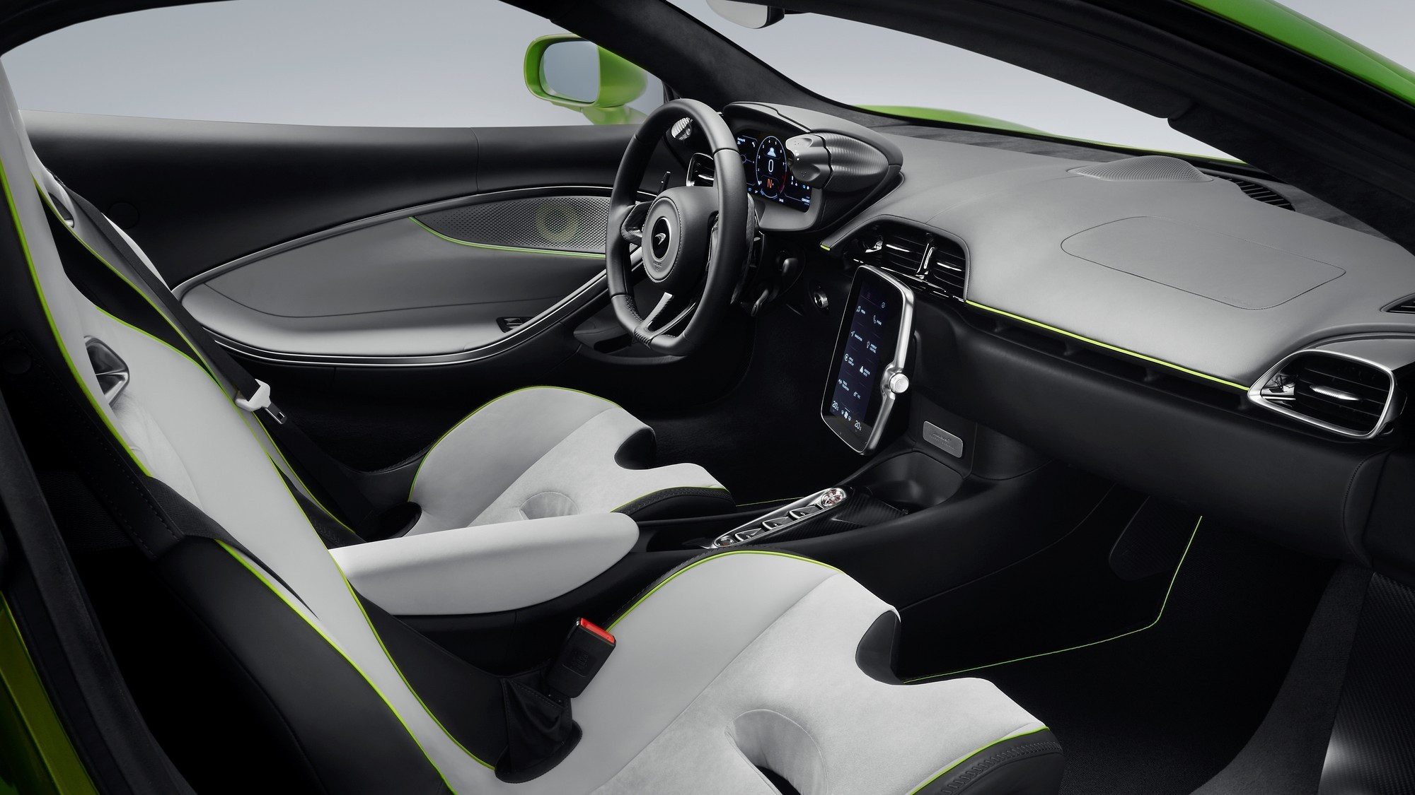 Салон McLaren Artura