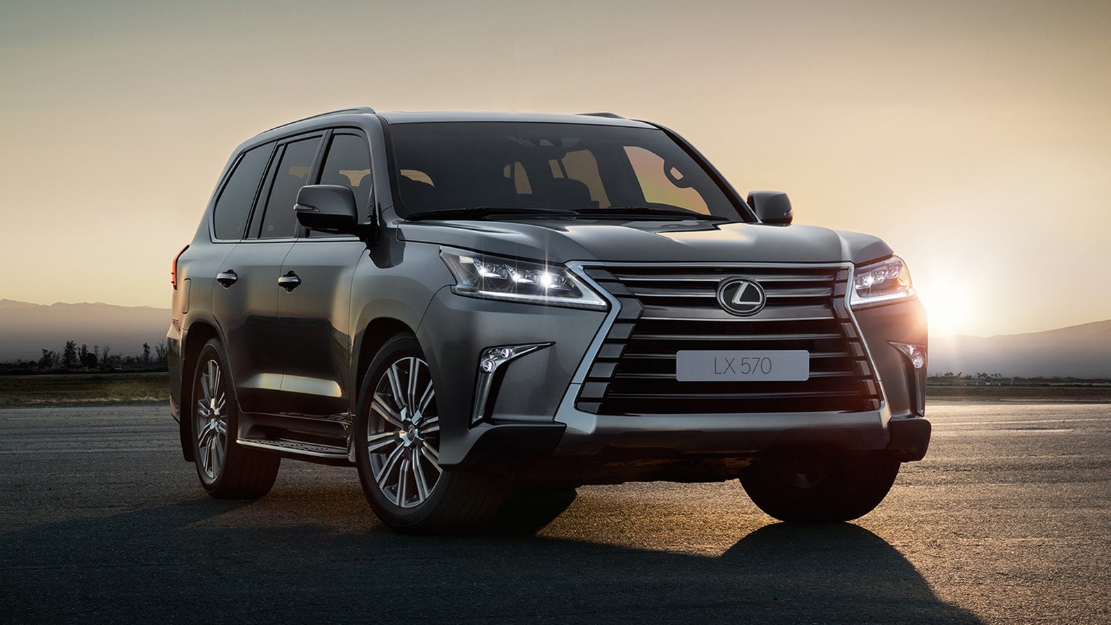 На фото: Lexus LX