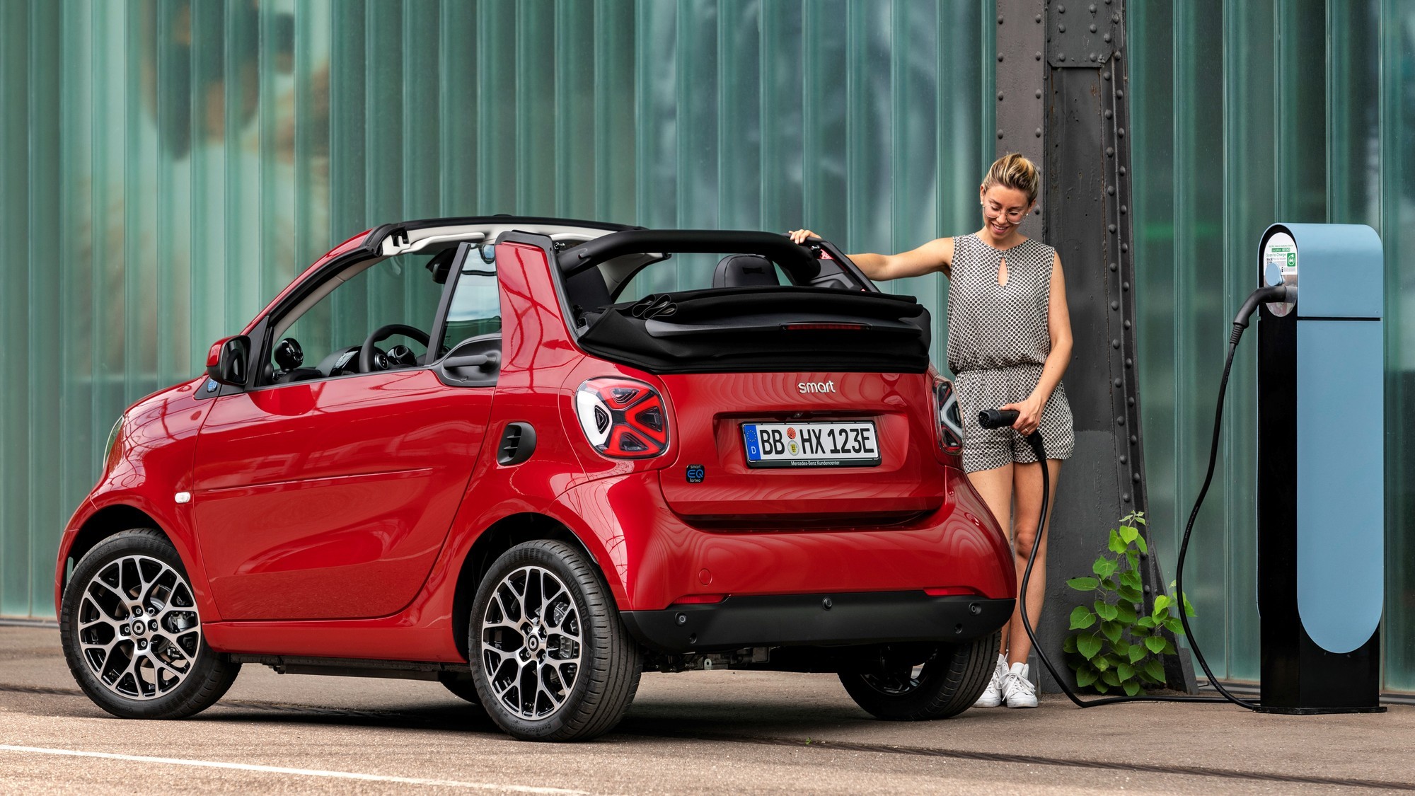 Smart fortwo: прощальная версия на фоне падения продаж и проблем с  поставками - Рамблер/авто