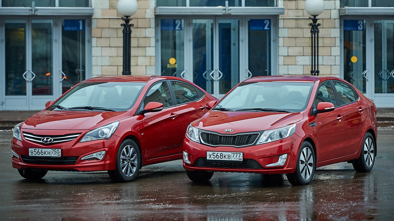 На фото: Hyundai Solaris и Kia Rio