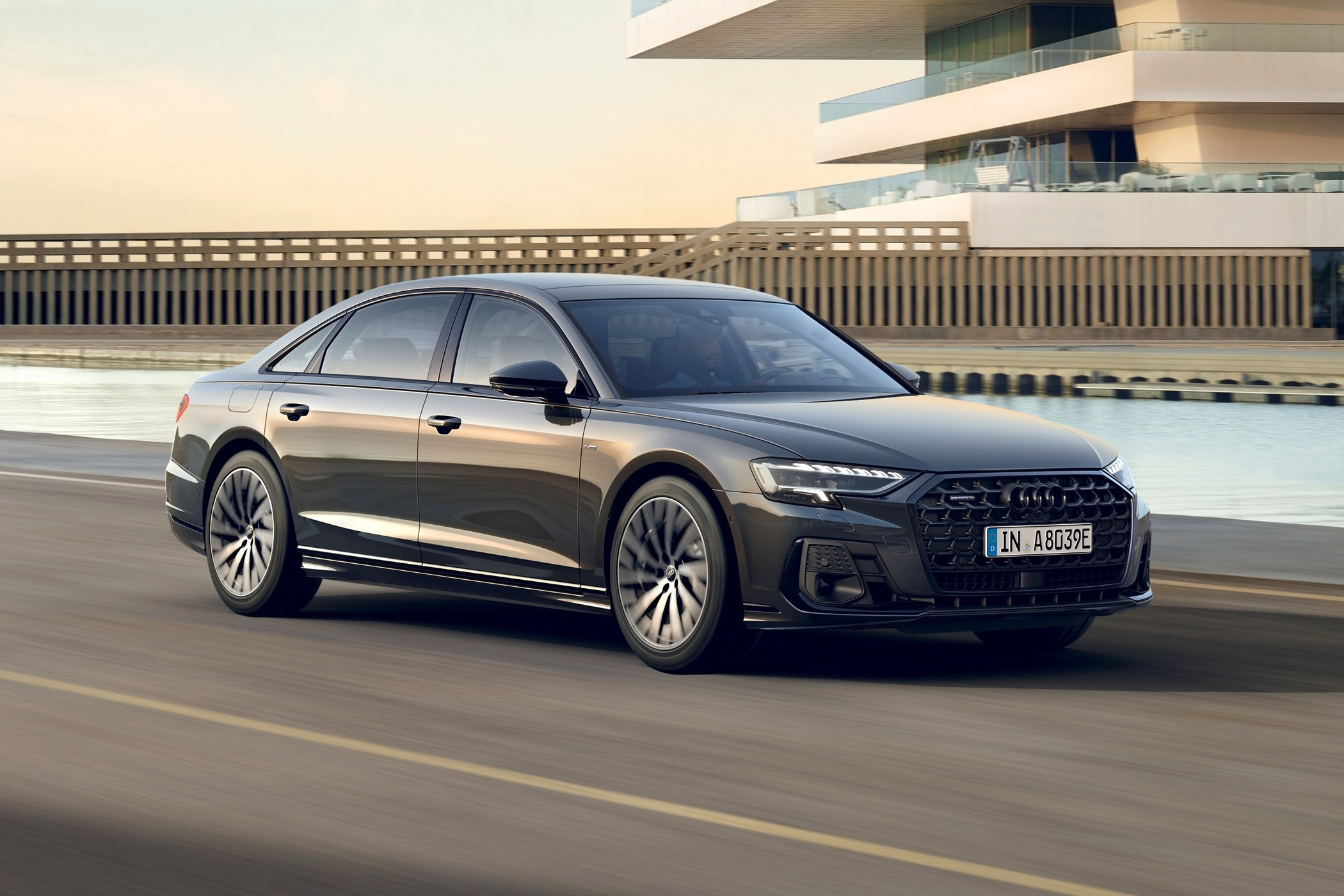 Родина не принимает: Audi внезапно прекратила оформлять заказы на седан A8 в Германии