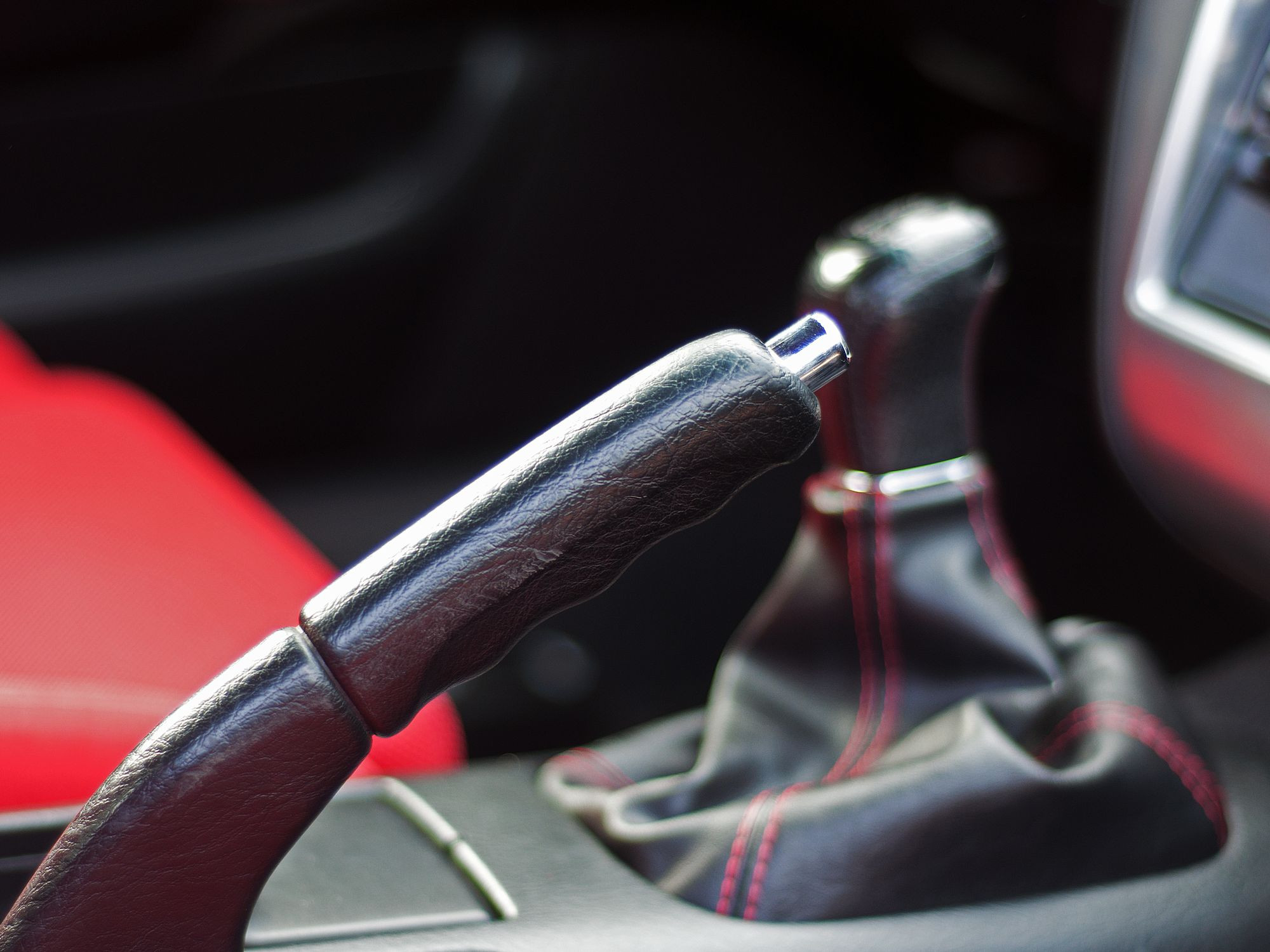 Не надо – стоим, надо – не едем: что ломается в стояночном тормозе и как его проверить