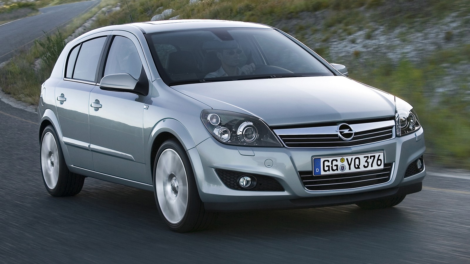 На фото: Opel Astra Hatchback (H) '2007–14