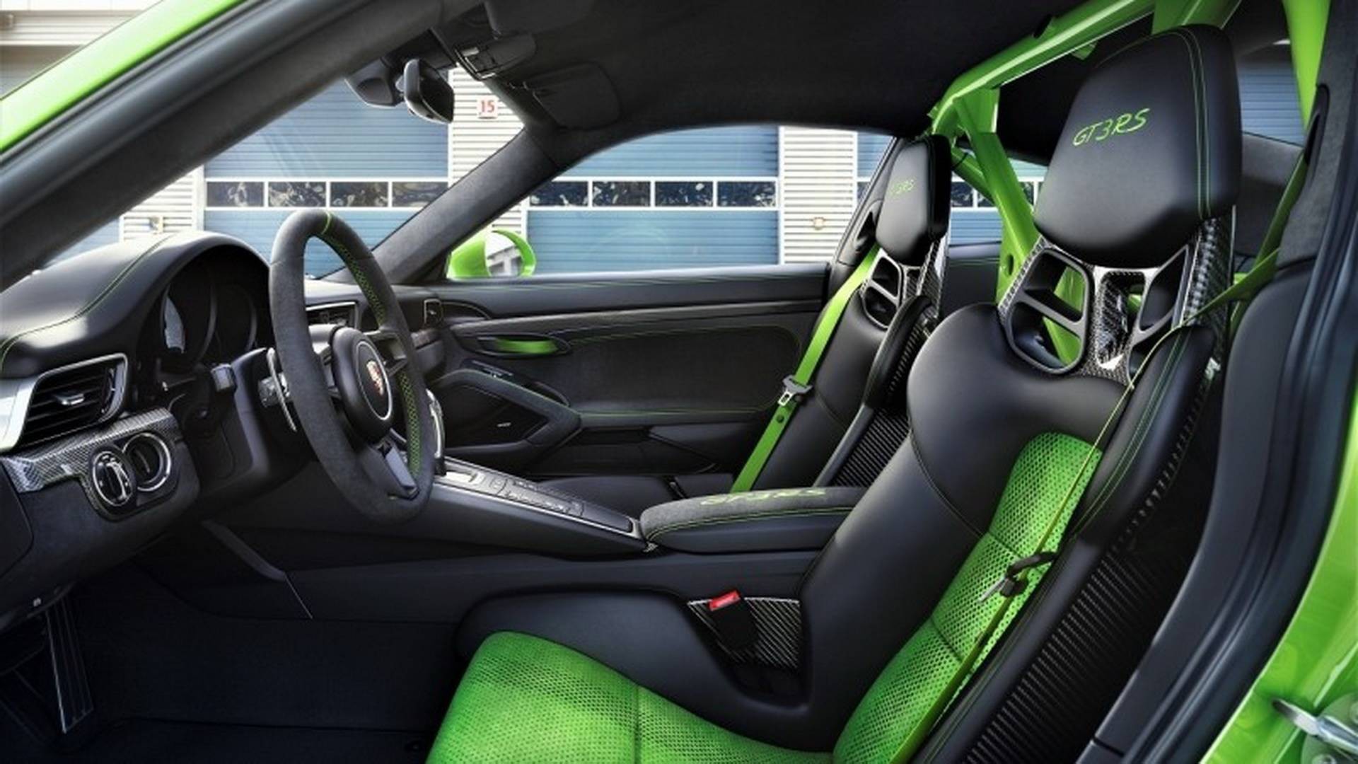 На фото: рестайлинговый Porsche 911 GT3 RS3