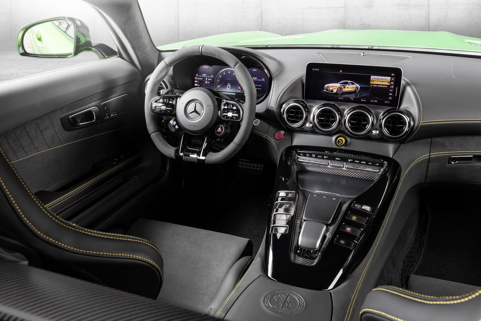 Der neue Mercedes-AMG GT und AMG GT R PRO: Nachgeschärft und noch agiler The new Mercedes-AMG GT and AMG GT R PRO: Further honed and even more agile