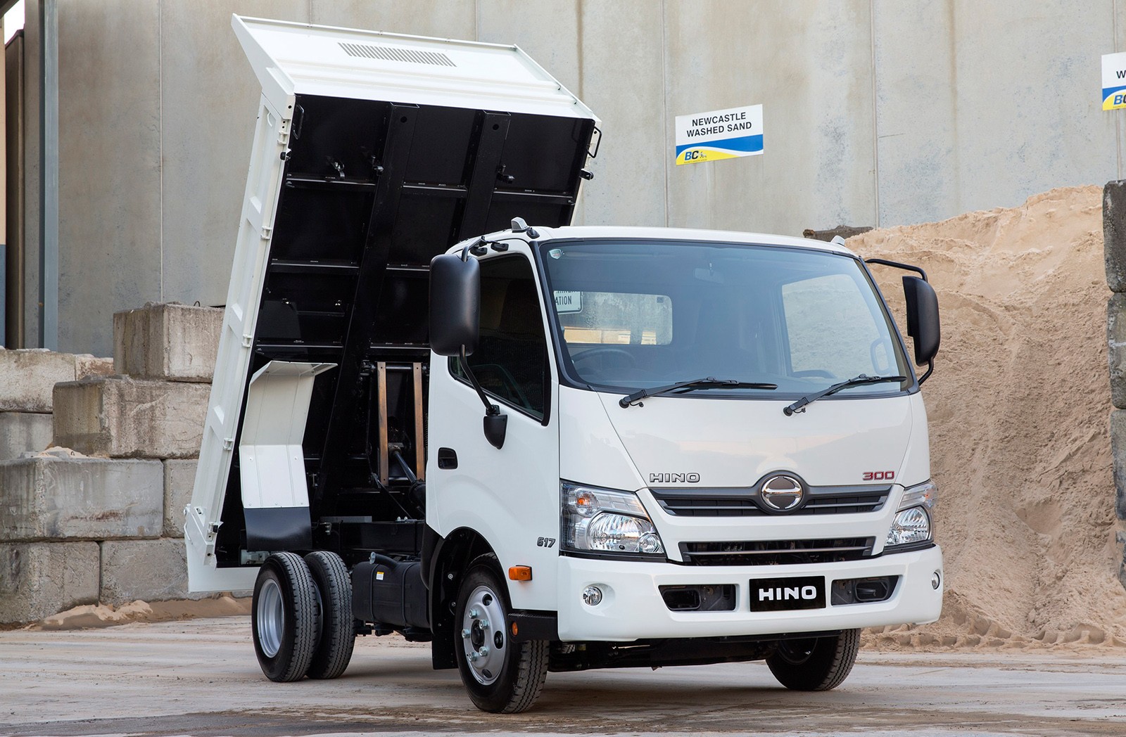 hino_300-617_1