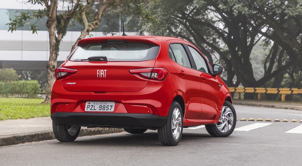 На фото: стандартный хэтчбек Fiat Argo