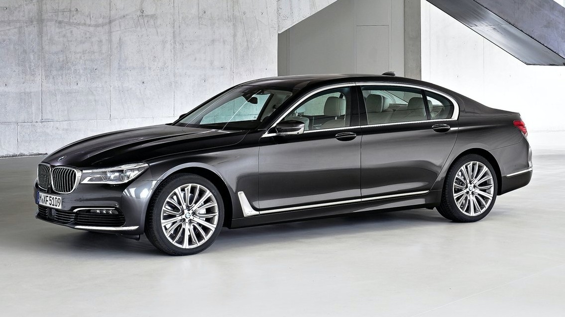 Порванные «шторки»: BMW отзывает в России седаны 5 и 7 серий