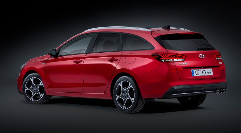 Семейство Hyundai i30 после рестайлинга обрело новые моторы (универсал стал «спортом»)