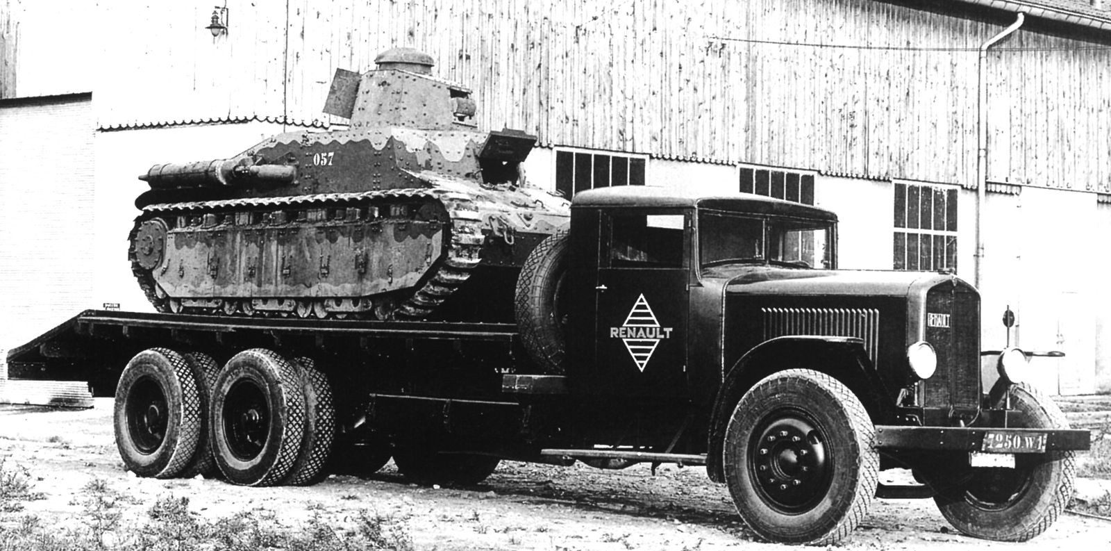 Танковозы: гигантские автомобили Второй мировой для быстрой доставки тяжёлой бронетехники