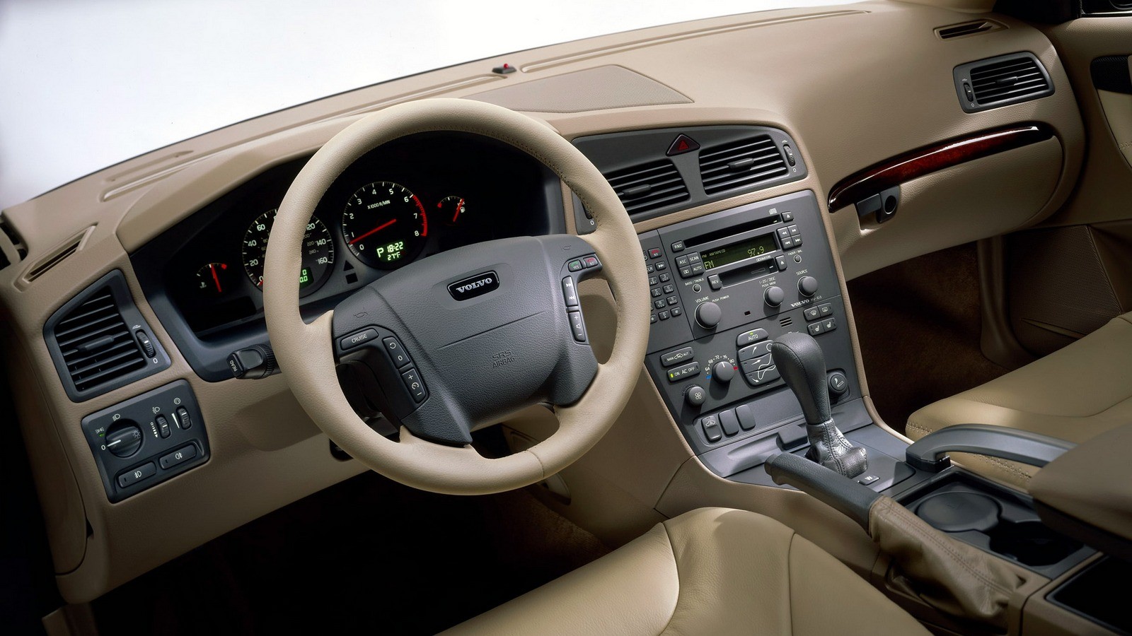Volvo XC70 торпедо