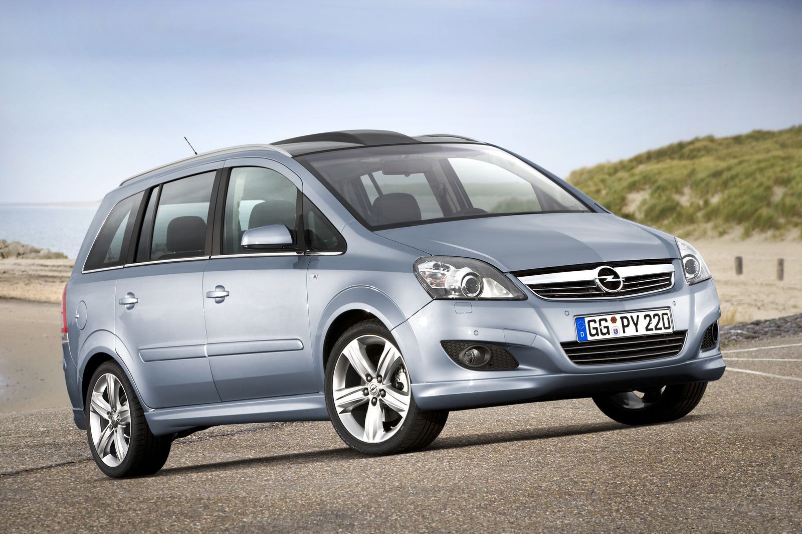 5 причин покупать и не покупать Opel Zafira