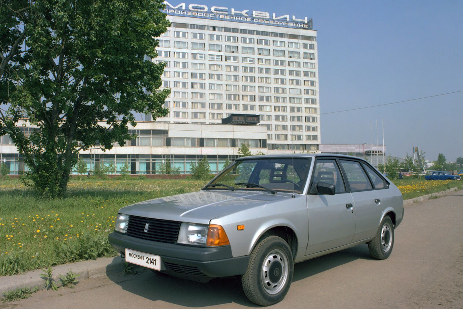 Первая машина российского водителя – не только Lada, но и Toyota, и даже Москвич