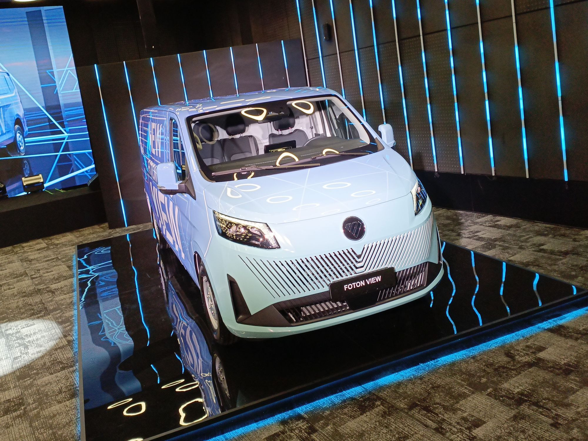 Десять цветов, два варианта высоты крыши и знакомый дизель: первое знакомство с Foton View