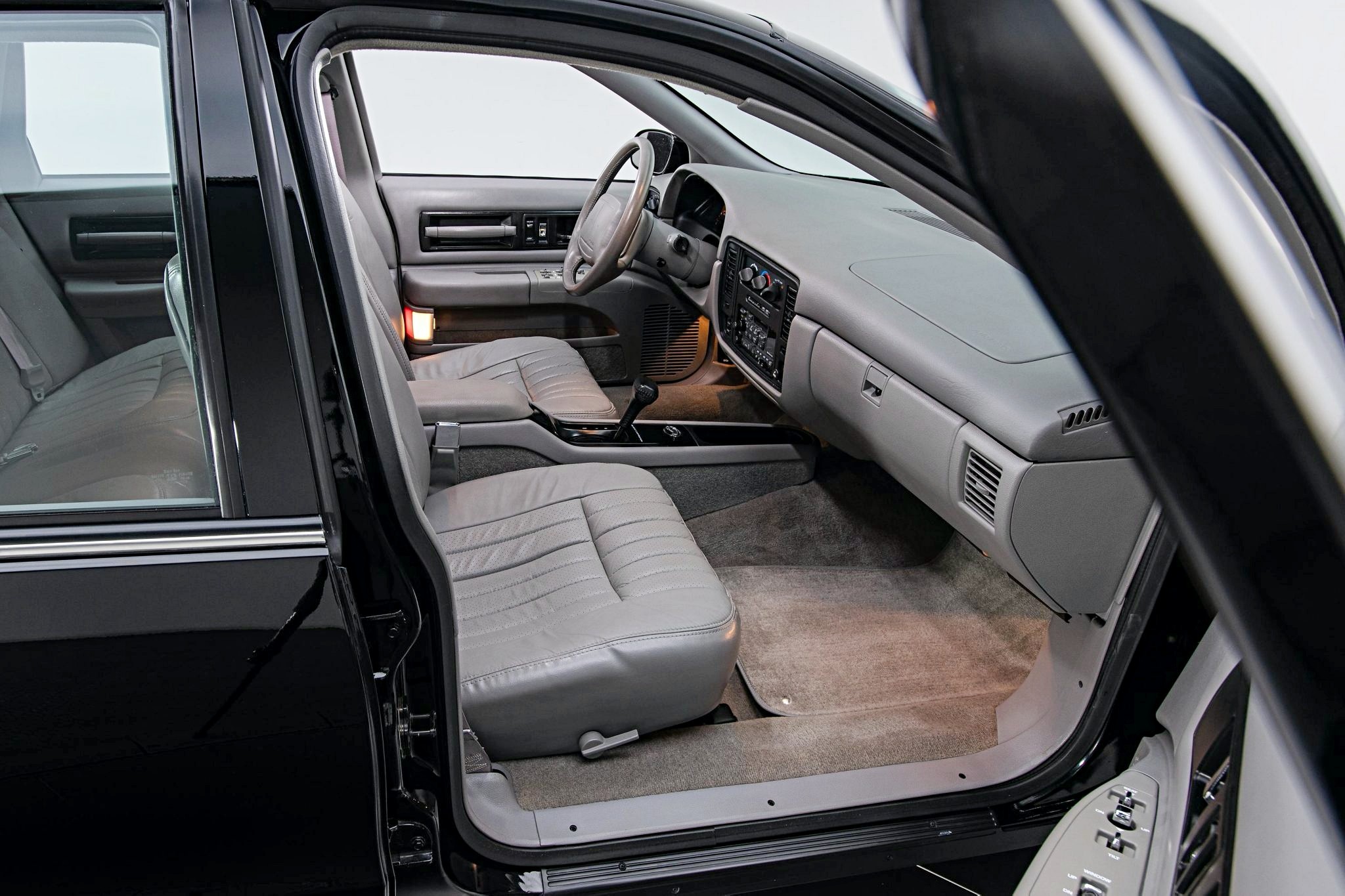 Рамный спортседан Chevrolet Impala SS на аукционе: идеальное состояние и почти даром