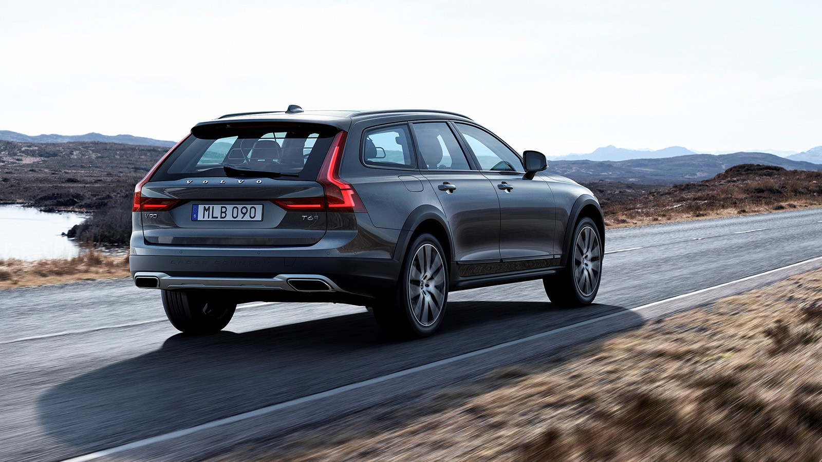 New Volvo V90 Cross Country Driving