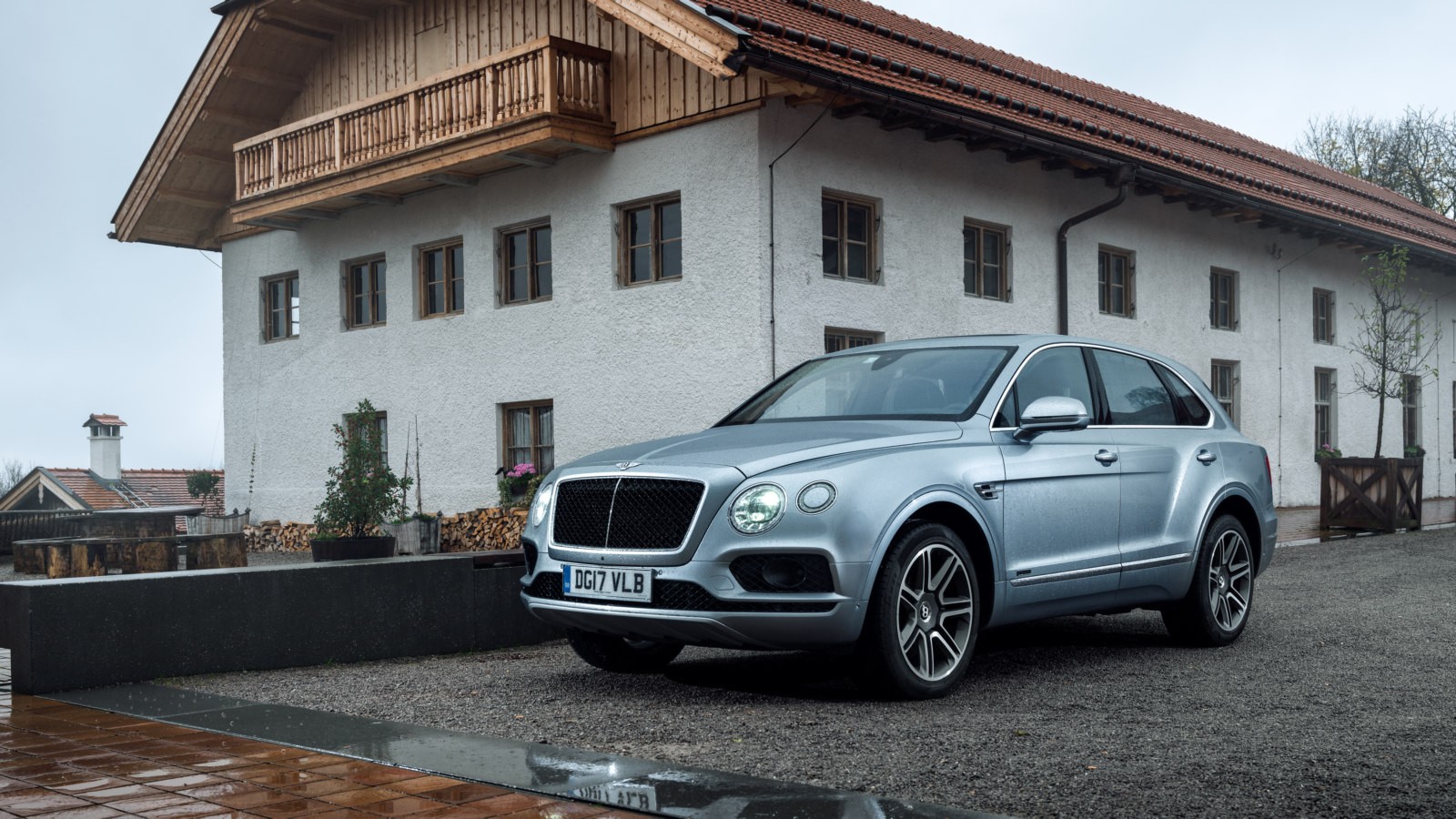 Bentayga Diesel_(Silver Frost, new style wheels)