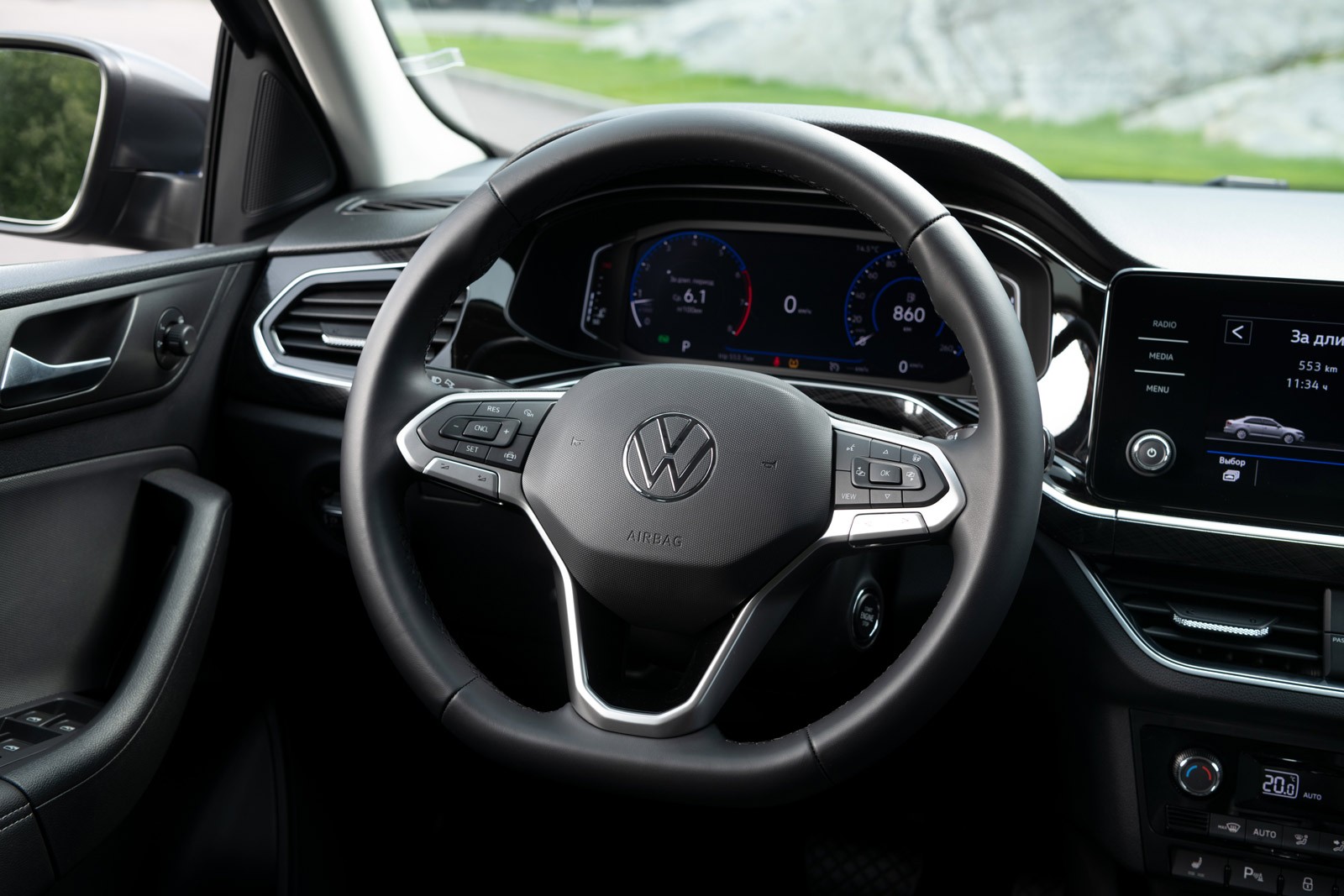 Он вам больше не седан: тест-драйв нового VW Polo