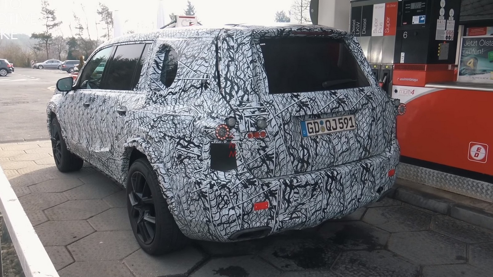 mercedes-benz-gls-2020-3