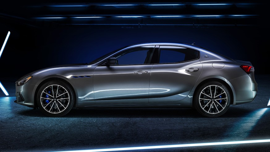 Дебют с опозданием: компания Maserati представила свой первый гибрид