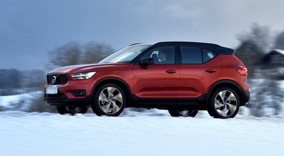 volvo_xc40_d4_r-design_877
