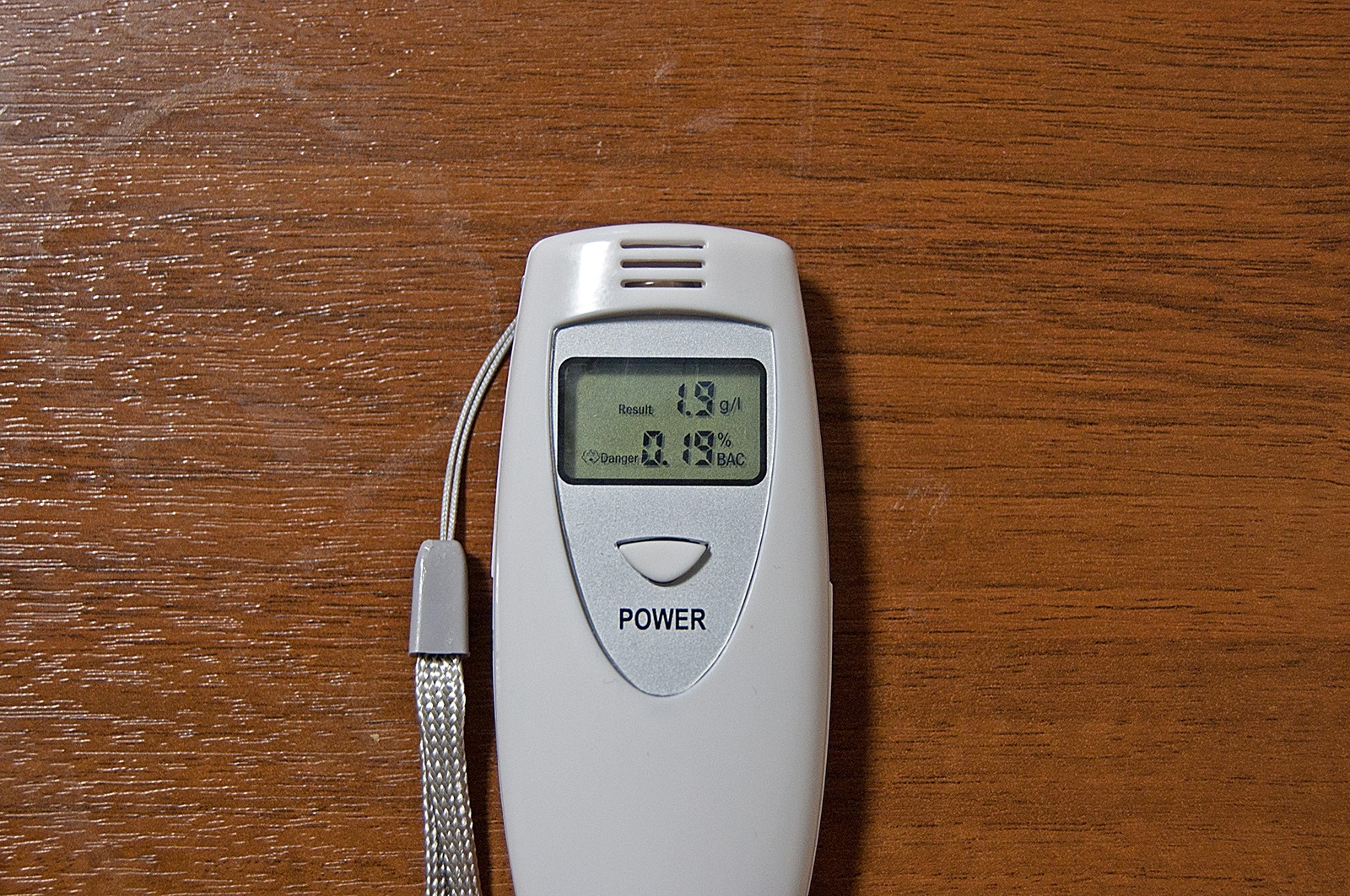 Дышать за 30 тысяч: тестируем дешёвый алкотестер и измеряем скорость вывода алкоголя