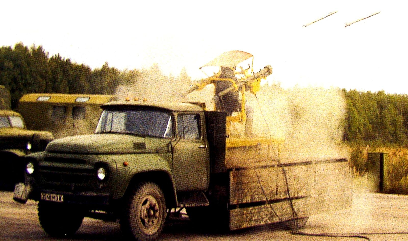 Военный грузовик ЗИЛ 130