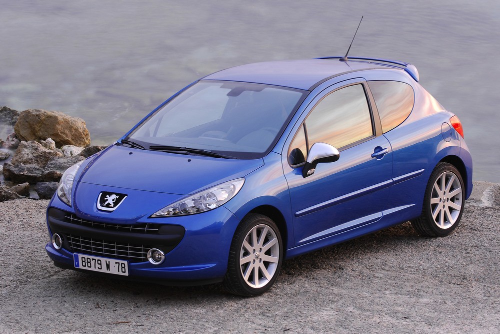 Отказаться от мощности: стоит ли покупать Peugeot 207 за 300 тысяч рублей