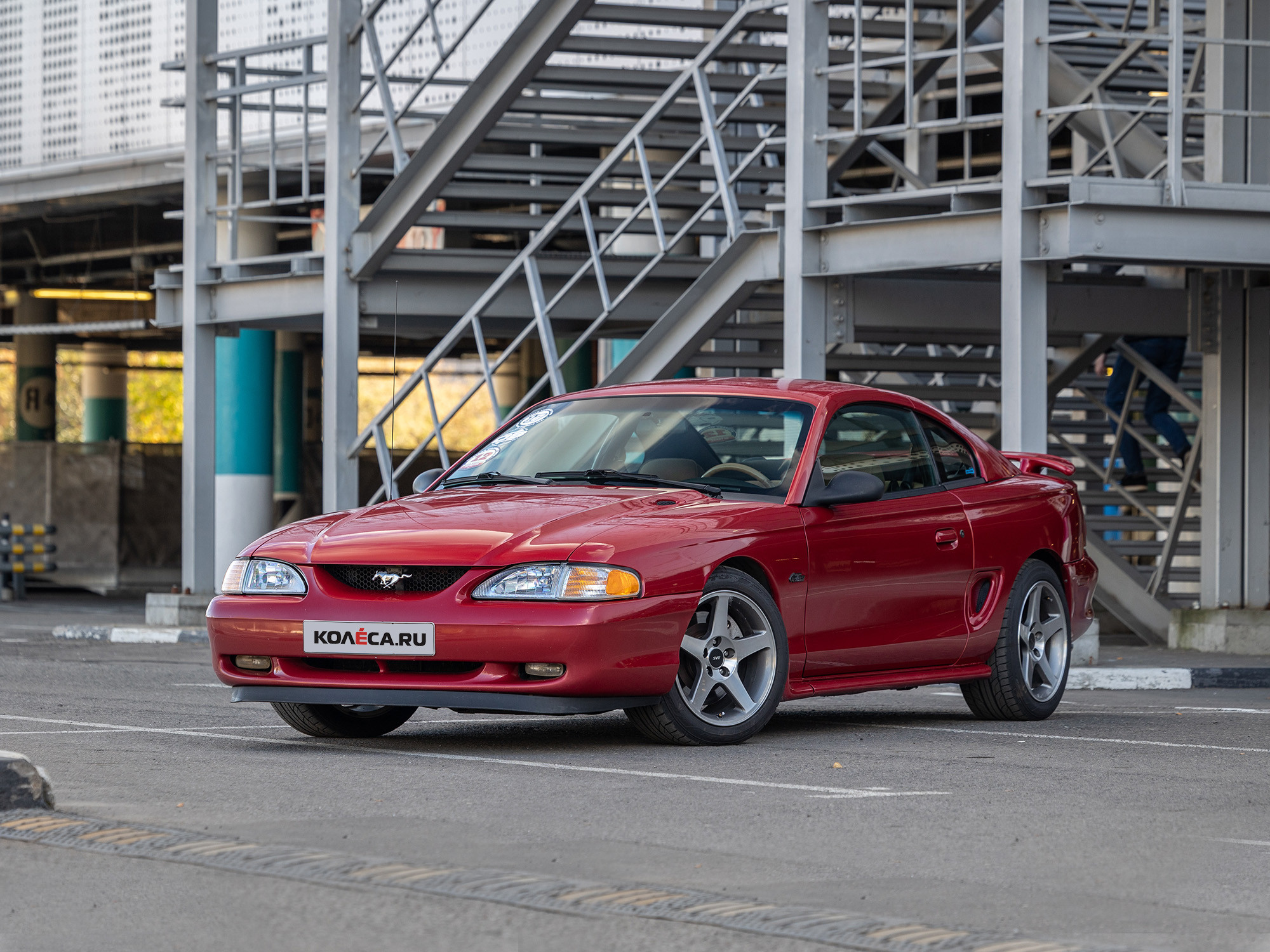 «Молотковый» разворот и по две пары амортизаторов на мост: опыт владения Ford Mustang IV