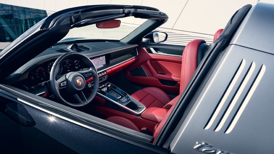 Новый Porsche 911 Targa: крыша прячется под прозрачный «колпак» на секунду быстрее