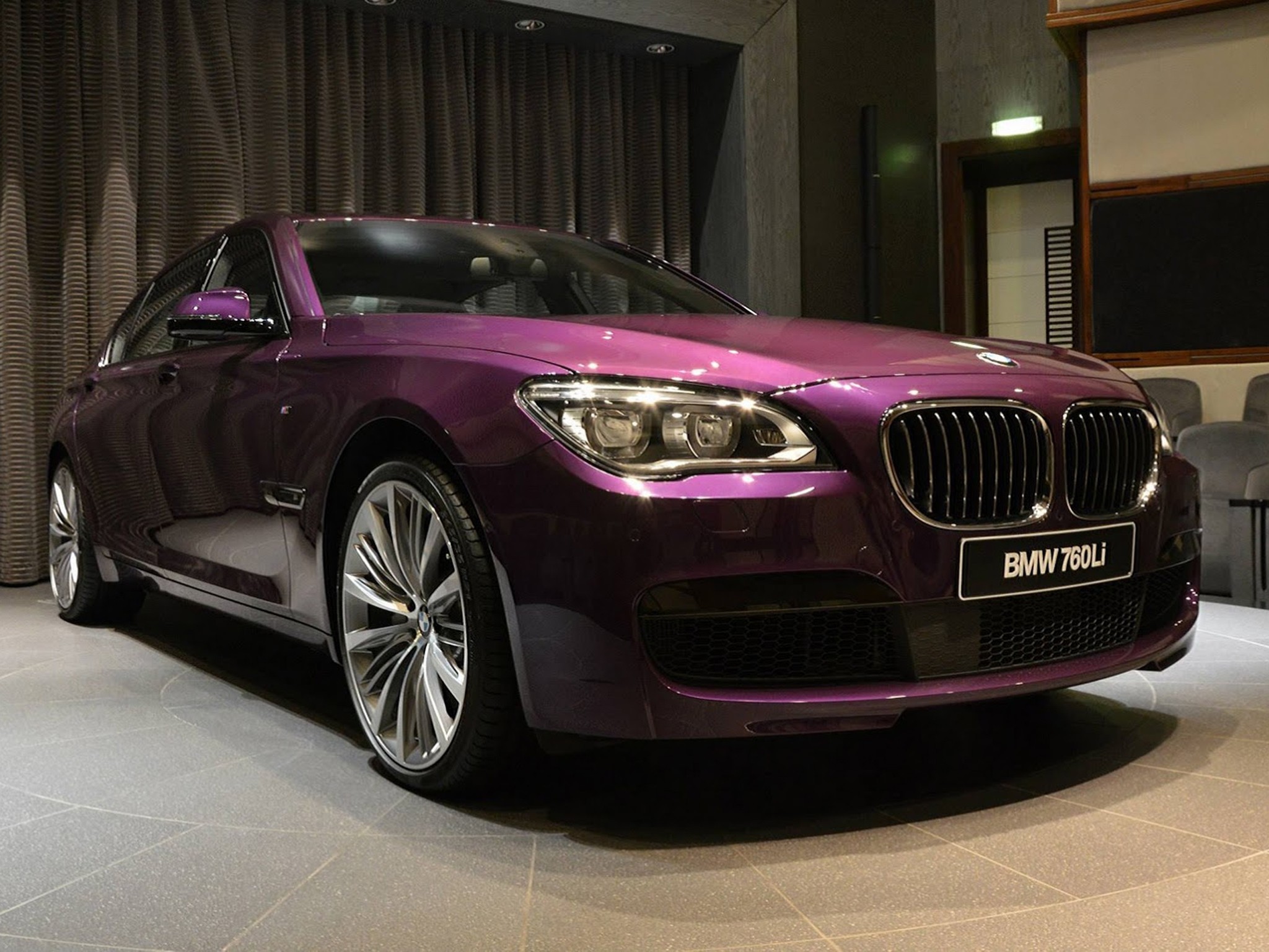 Цена самого дорогого бмв в мире. BMW m760. BMW 760li. BMW m760li фиолетовый. BMW 7 фиолетовая.