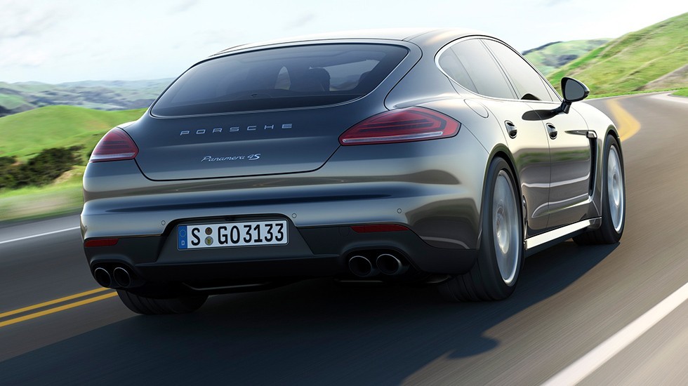 На фото: текущее поколение Porsche Panamera
