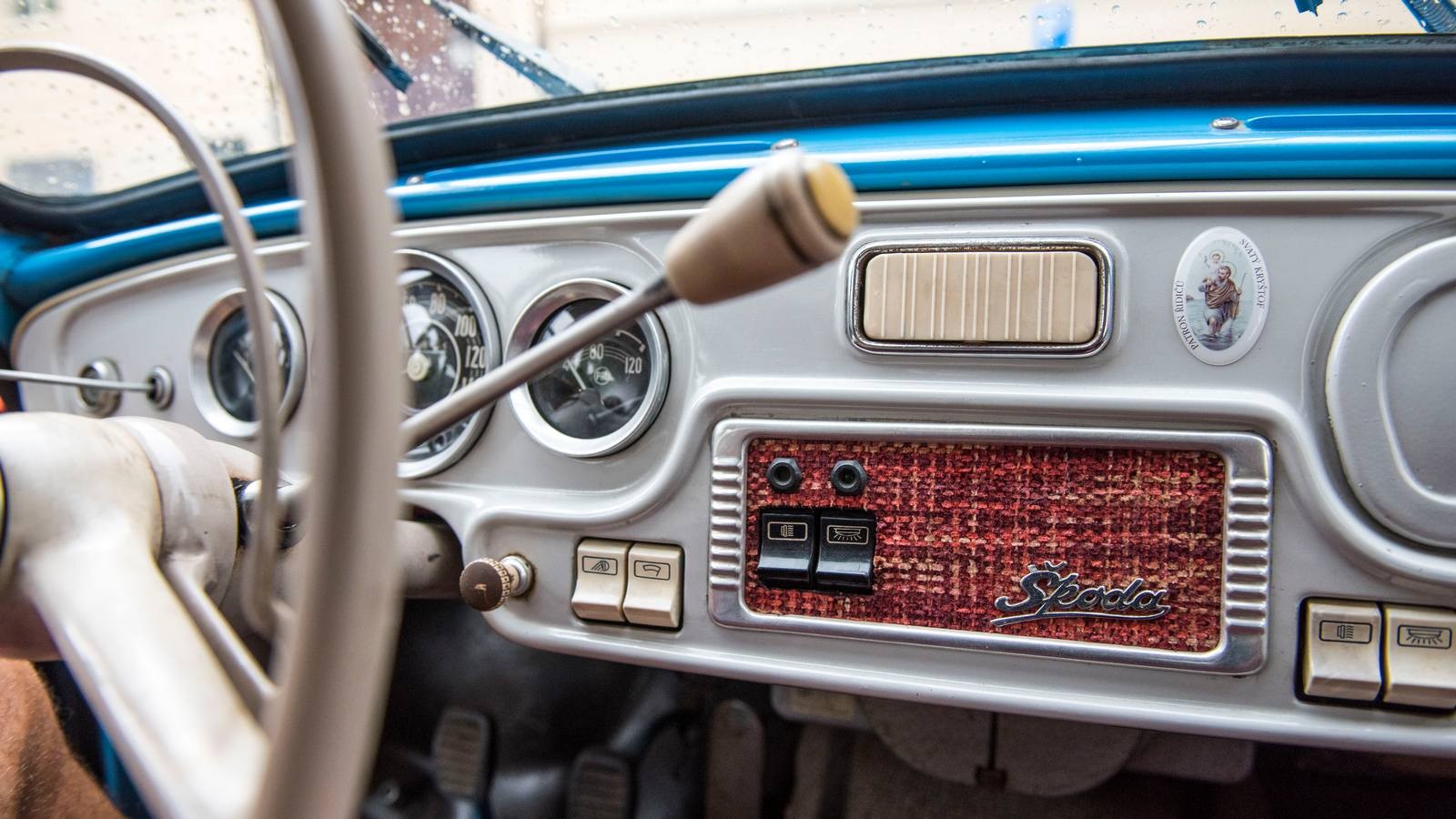 Хруст шестерен и груды кирпичей: тест-драйв Skoda Octavia 1962 года