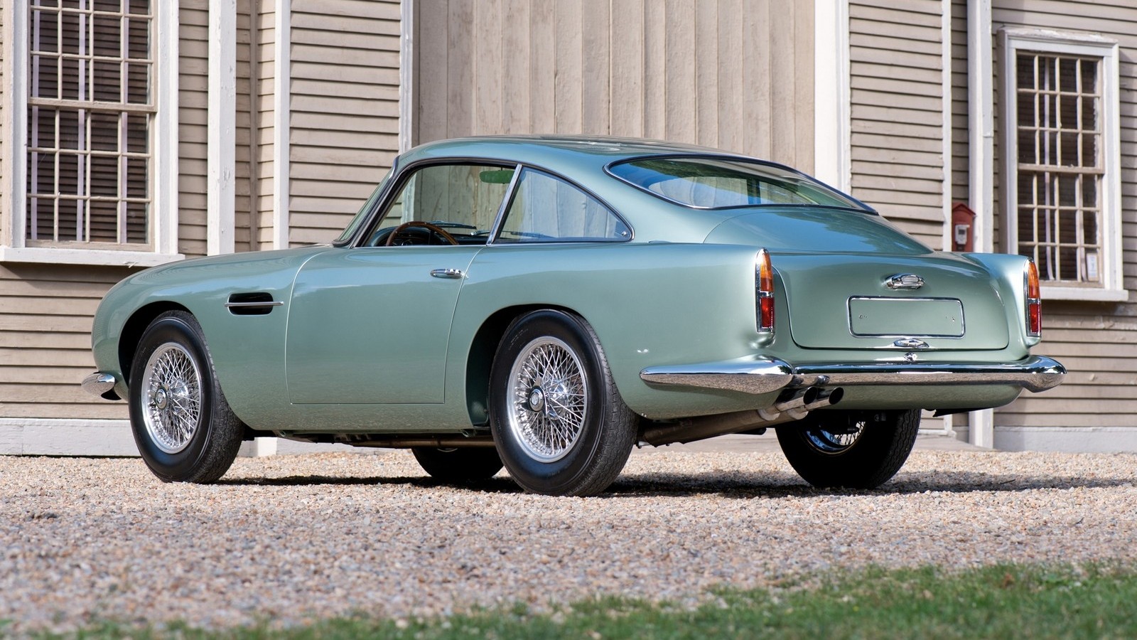 На фото: Aston Martin DB4 G.T. Continuation