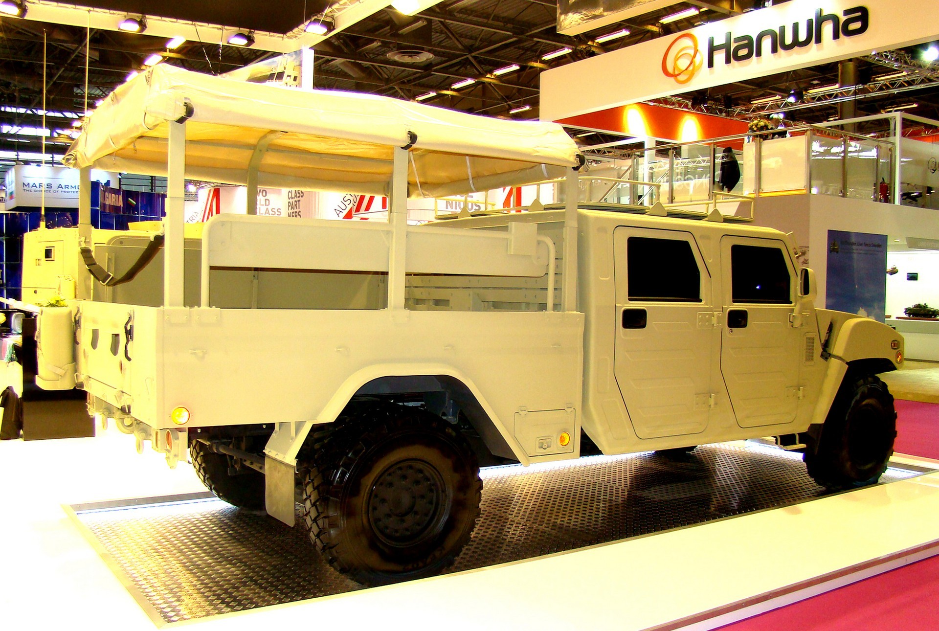 Армейский пикап Kia LTV с двойной кабиной и 10-местным кузовом