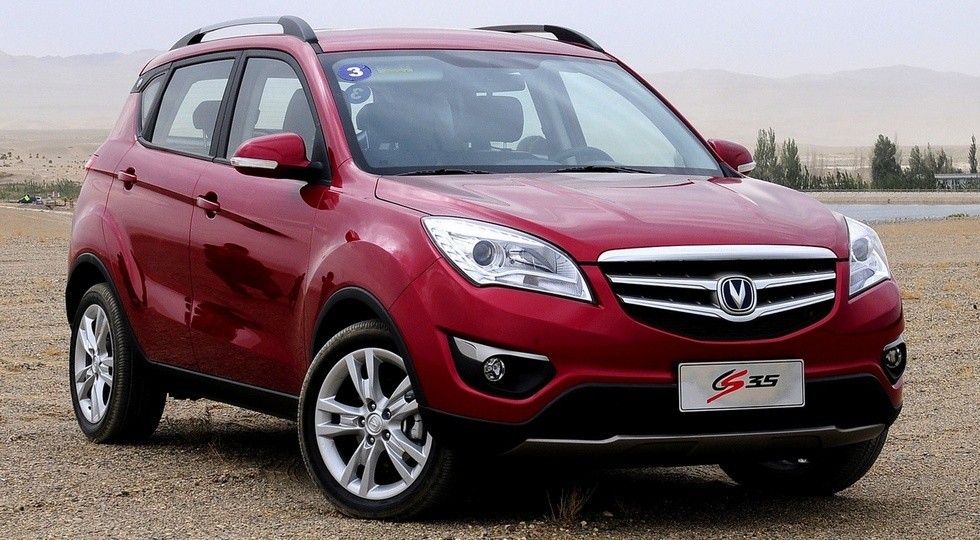 На фото: дорестайлинговый Changan CS35