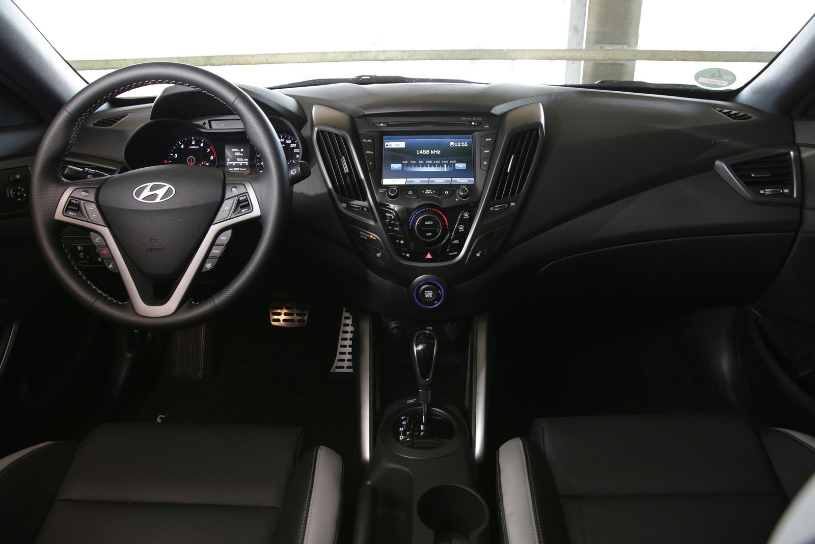 Сплошная асимметрия: стоит ли покупать Hyundai Veloster I за 900 тысяч рублей