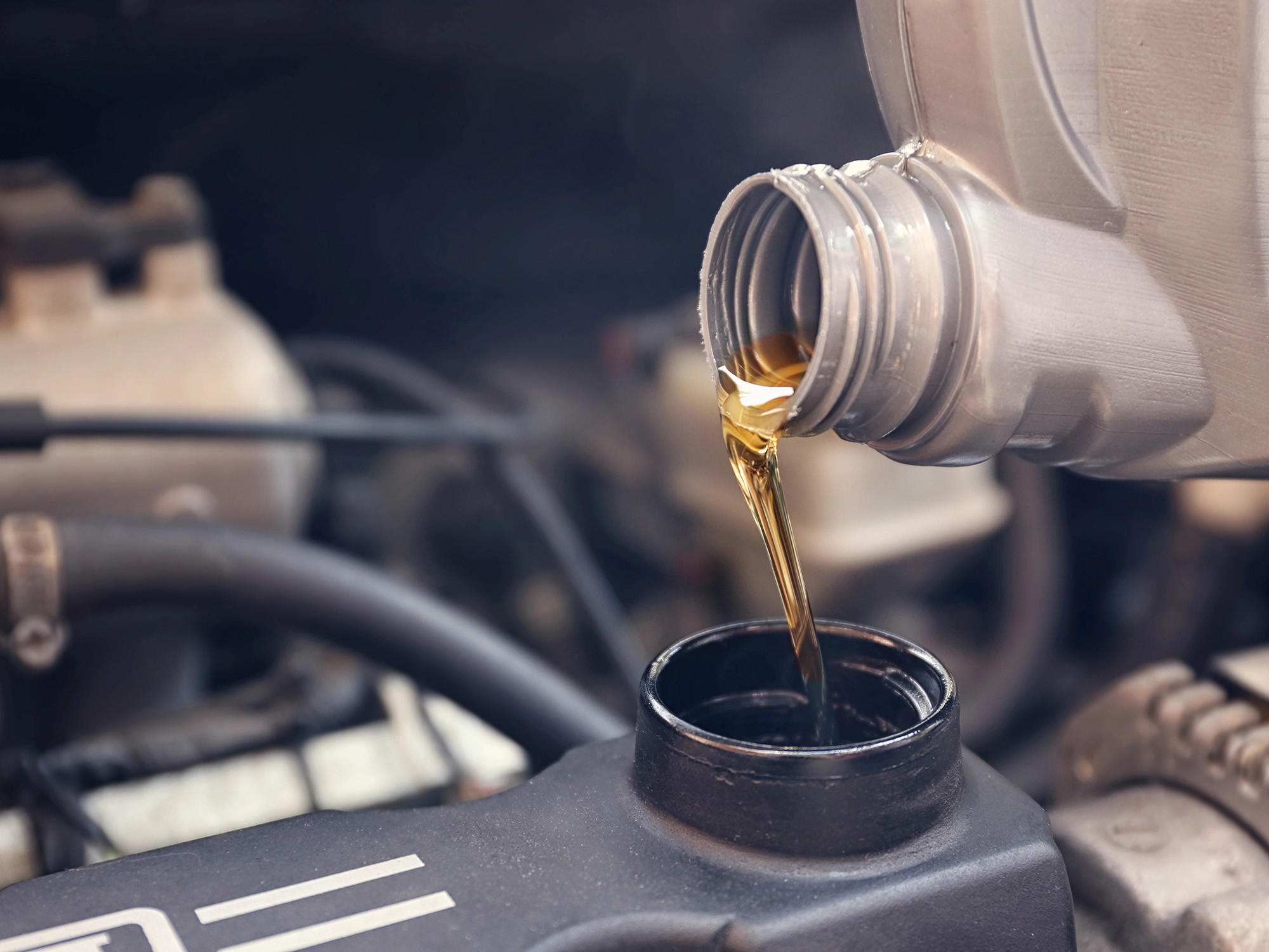 Синтетика или полусинтетика: специалисты рассказали, какое выбрать масло