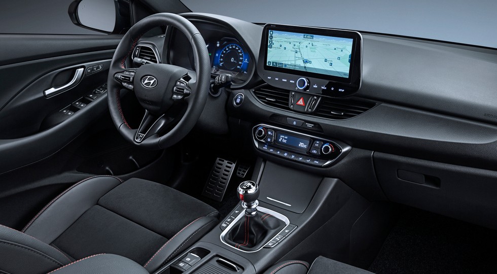 Семейство Hyundai i30 после рестайлинга обрело новые моторы (универсал стал «спортом»)