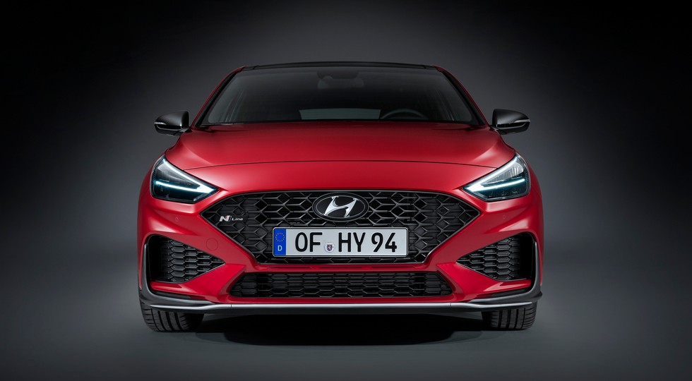 Семейство Hyundai i30 после рестайлинга обрело новые моторы (универсал стал «спортом»)