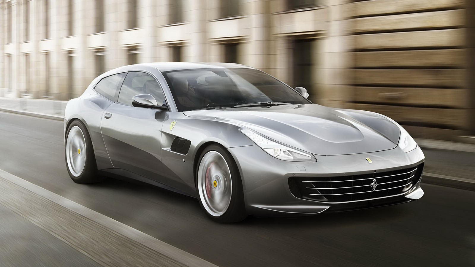 На фото: Ferrari GTC4Lusso T