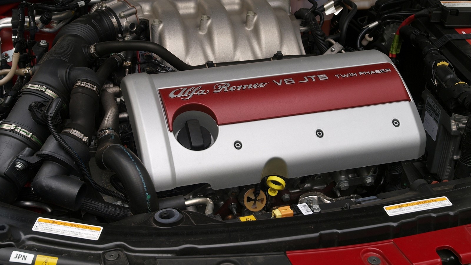 На фото: Под капотом Alfa Romeo 159 Sportwagon 3.2 JTS Q4 '2006–08