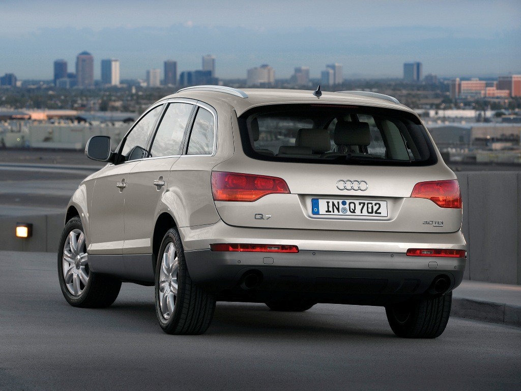 На фото: Audi Q7 TDI в предыдущем кузове