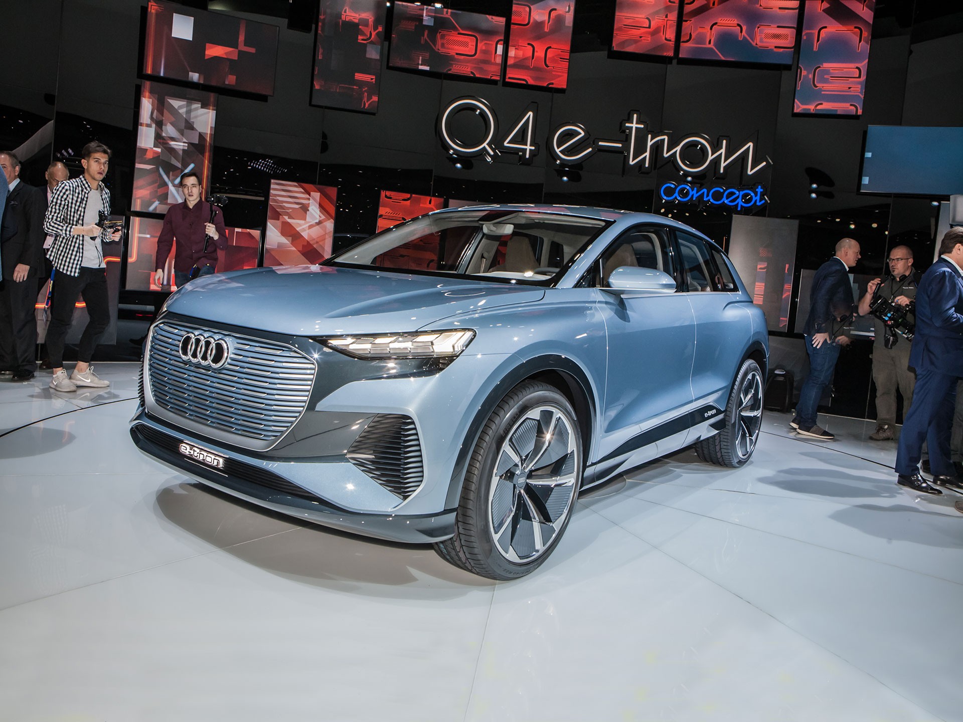 Будущее уже вчера: обзор и видео Audi Q4 e-tron concept
