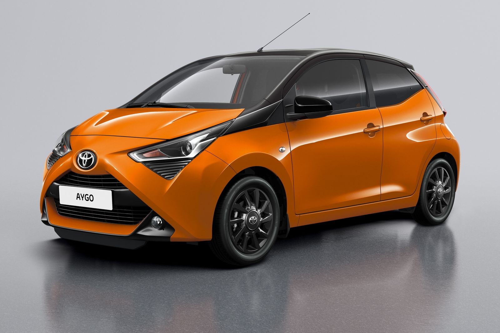 Toyota Aygo оказалась успешнее клонов от Peugeot и Citroen C1, но наследник, скорее всего, будет кроссовером либо кросс-хэтчбеком.