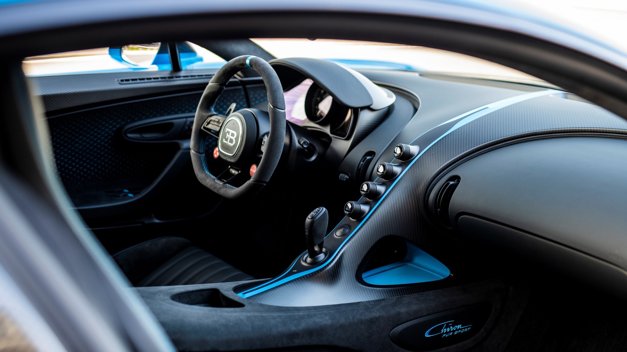 Уходит целая эпоха: Bugatti завершает производство гиперкара Chiron